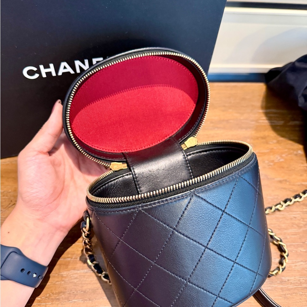 Chanel Black and Gold Mini Quilted Bag - Picture 3 of 7